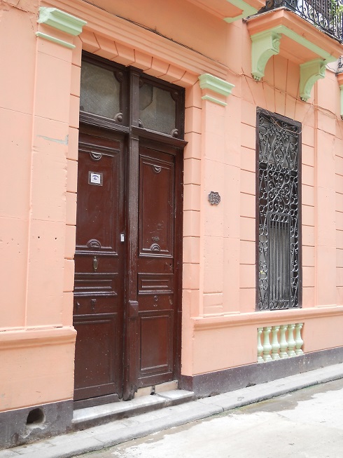 'Entrada principal' Casas particulares are an alternative to hotels in Cuba.